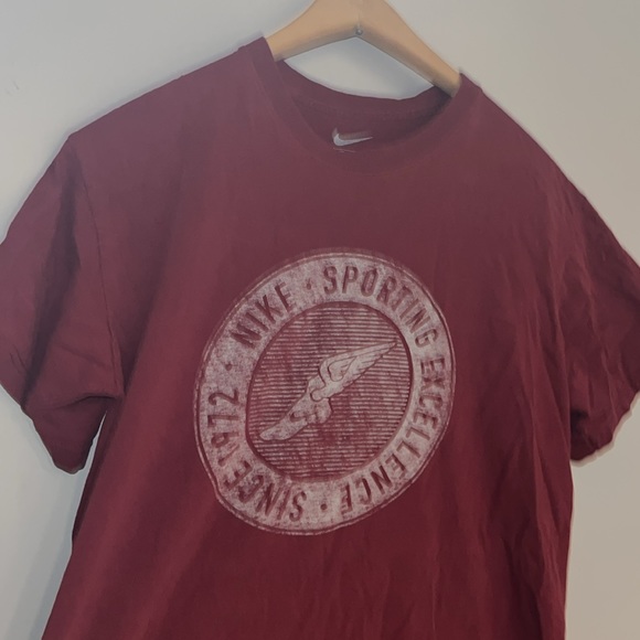 Nike Sporting Excellence Since 1972 Maroon / Burgundy Loose Fit 100% Cotton T - Picture 3 of 5